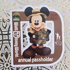 Ímã porta-passaporte Walt Disney 2024 Mickey Safari Animal Kingdom , usado comprar usado  Enviando para Brazil