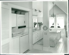 1989 photo apartment for sale  Germantown
