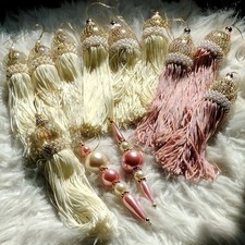 Usado, Conjunto de 12 enfeites vintage de árvore de Natal creme e borla rosa com miçangas comprar usado Usado, Conjunto de 12 enfeites vintage de árvore de Natal creme e borla rosa com miçangas comprar usado  Enviando para Brazil