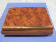 Caixa de joias vintage folheada Burl Powell. 6 1/2" X 4 1/2" X 1 3/4". Muito bom!!! comprar usado Caixa de joias vintage folheada Burl Powell. 6 1/2" X 4 1/2" X 1 3/4". Muito bom!!! comprar usado  Enviando para Brazil