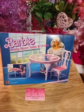 CONJUNTO DE MÓVEIS DE MESA E CADEIRA PARA SALA DE JANTAR BARBIE 1985! comprar usado  Enviando para Brazil