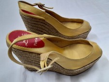 Louboutin golden yellow d'occasion  Expédié en Belgium
