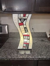 Lâmpada de arte geométrica vitral assinada Nolan-Hoke 1999 17,25” luz de estúdio, usado comprar usado Lâmpada de arte geométrica vitral assinada Nolan-Hoke 1999 17,25” luz de estúdio, usado comprar usado  Enviando para Brazil