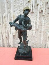 Statuette pompier sauvant d'occasion  Bléré