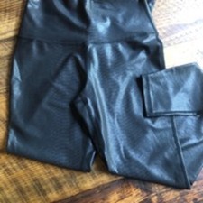 Leggings femininas elétricas de ioga tamanho M padrão de pele de cobra preta comprar usado  Enviando para Brazil