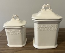 Conjunto de 2 recipientes de cerâmica design floral marfim JCPenney  comprar usado  Enviando para Brazil