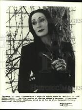 1991 Press Photo Angelica Huston As Morticia In "The Addams Family" - pip03077 comprar usado  Enviando para Brazil