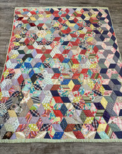 Colcha de blocos de tombamento vintage feita à mão cubos geométricos 3D 65x85" boa! comprar usado Colcha de blocos de tombamento vintage feita à mão cubos geométricos 3D 65x85" boa! comprar usado  Enviando para Brazil