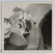 Two young men d'occasion  Expédié en Belgium