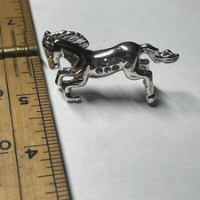 Estatueta de cavalo Mustang vintage miniatura de metal e strass  comprar usado  Enviando para Brazil