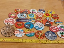 28 alfinetes/emblemas vintage de confeitaria dos anos 1970–80 da Inglaterra  comprar usado  Enviando para Brazil