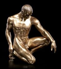 Masculine statue accroupi d'occasion  Expédié en France