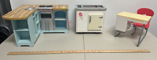 Conjunto de 3 móveis de boneca American Girl balcão de cozinha carrinho de sorvete mesa escolar comprar usado  Enviando para Brazil
