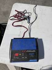 Carregador e mantenedor de bateria Schumacher elétrico 2 em 1 rápido SC1304 comprar usado  Enviando para Brazil
