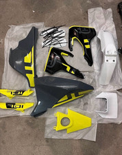 Plastiche husqvarna 701 usato  Zerba