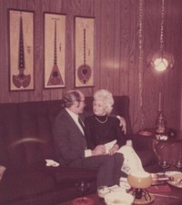 Sofá Old Man Woman arte retrô painéis de madeira fondue copo de vinho década de 1970, usado comprar usado  Enviando para Brazil