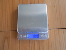 Bilancia digitale 500 usato  Zane