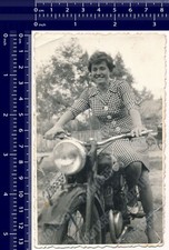 Placa de licença feminina sentada em motocicleta moto Sérvia foto antiga original, usado comprar usado  Enviando para Brazil