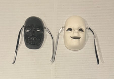 Máscaras faciais de cerâmica preto e branco 5,25" com fitas Happy Sad Joy Sorrow claro escuro, usado comprar usado  Enviando para Brazil