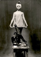 Foto original CGE57 1961 LINDA BRIGITTE CANTANDO E DANÇANDO EM UMA MESA DE BAR comprar usado Foto original CGE57 1961 LINDA BRIGITTE CANTANDO E DANÇANDO EM UMA MESA DE BAR comprar usado  Enviando para Brazil