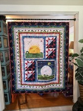 Adorável Colcha Dupla Face Colorida Sol, Lua e Insetos 62X52” Feita à Mão.. comprar usado  Enviando para Brazil