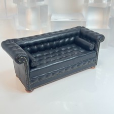 Sofá de couro Artisan Dollhous miniatura Chesterfield Steffley 1:12 AB08 comprar usado Sofá de couro Artisan Dollhous miniatura Chesterfield Steffley 1:12 AB08 comprar usado  Enviando para Brazil