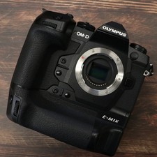 Corpo fotocamera mirrorless usato  Spedire a Italy