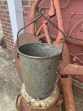 ANTIGO BALDE DE POÇO DE METAL GALVANIZADO COM ALÇA DE LOOP COM ÓTIMAS ALÇAS LER comprar usado ANTIGO BALDE DE POÇO DE METAL GALVANIZADO COM ALÇA DE LOOP COM ÓTIMAS ALÇAS LER comprar usado  Enviando para Brazil