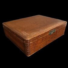 Usado, Antigua caja de joyería de madera hecha a mano única grabada de 1922 - arte rústico firmado segunda mano  Embacar hacia Argentina