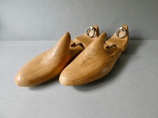 Embauchoirs formes chaussure d'occasion  Mortrée