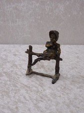 Z9XXdR - Latón Diseño Figura Chica Sobre Cerca - Vintage - Estilo Antiguo - comprar usado  Enviando para Brazil