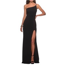 Femme one shoulder d'occasion  Expédié en Belgium
