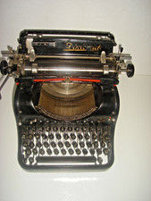 Macchina scrivere antica usato Macchina scrivere antica usato  Schiavon