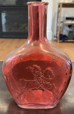 Garrafa de vidro de licor vermelho com cavaleiro a cavalo em relevo comprar usado  Enviando para Brazil