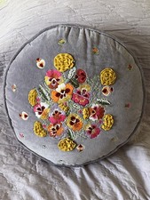 Travesseiro bordado floral lavanda World Market - Novo sem etiquetas comprar usado Travesseiro bordado floral lavanda World Market - Novo sem etiquetas comprar usado  Enviando para Brazil