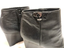 Tory burch women for sale  Hebbronville