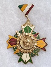 Médaille identifier. d'occasion  Saint-Pierre-Montlimart