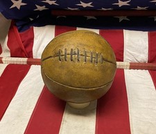Usado, Bola de basquete oficial de couro Spalding vintage da década de 1910 com cadarços de exibição antiga comprar usado  Enviando para Brazil