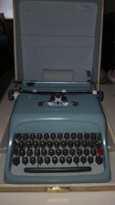 Antiga máquina de escrever Olivetti Underwood Studio 44 com estojo! Quase em perfeito estado! comprar usado Antiga máquina de escrever Olivetti Underwood Studio 44 com estojo! Quase em perfeito estado! comprar usado  Enviando para Brazil