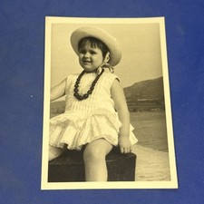 Bimba con sfondo usato  Bari