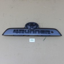 Toyota 4Runner 2010-2022 OEM emblema painel de guarnição porta traseira elevador comprar usado  Enviando para Brazil