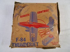 Avião e caixa de brinquedo de controle remoto F-84 THUNDERJET comprar usado  Enviando para Brazil
