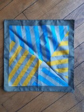 Petit foulard carré d'occasion  Le Plessis-Trévise