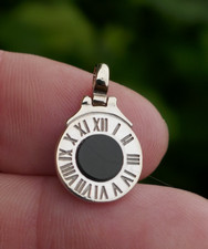 Pingente/charme vintage italiano de ouro branco 14k e ônix preto com design de rosto de relógio comprar usado  Enviando para Brazil