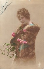 Women elegant smiling d'occasion  Expédié en Belgium