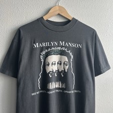 Camiseta Vintage REIMPRESSÃO Marilyn Manson Anos 90 Believe Tour Preta Etiqueta Gigante Extra Grande Desbotada comprar usado Camiseta Vintage REIMPRESSÃO Marilyn Manson Anos 90 Believe Tour Preta Etiqueta Gigante Extra Grande Desbotada comprar usado  Enviando para Brazil