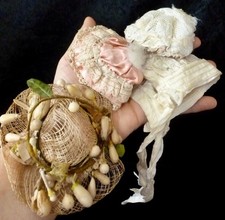 4 x GORROS PEQUEÑOS para MUÑECA ANTIGUA, SOMBREROS DE MUÑECA, GORRO DE MUÑECA, SOMBRERO VINTAGE c. 1900 segunda mano  Embacar hacia Mexico