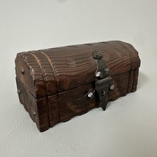 Usado, Mini baú de bugigangas madeira maciça RARO 7,5 x 3,5 x 3,5 pol marrom esculpido medieval comprar usado  Enviando para Brazil