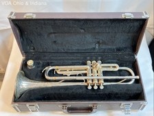 Trompete Yamaha YTR-2320 S tom prata com estojo e bocal 21,5" comprar usado  Enviando para Brazil