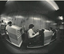 1973 Press Photo Alunos dentro do simulador aprendem a embarcar no ônibus escolar com segurança comprar usado  Enviando para Brazil